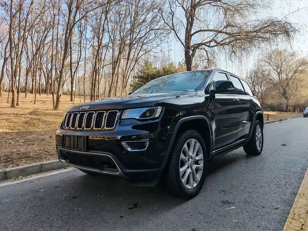 Jeep Grand Cherokee 2019 — фото 1
