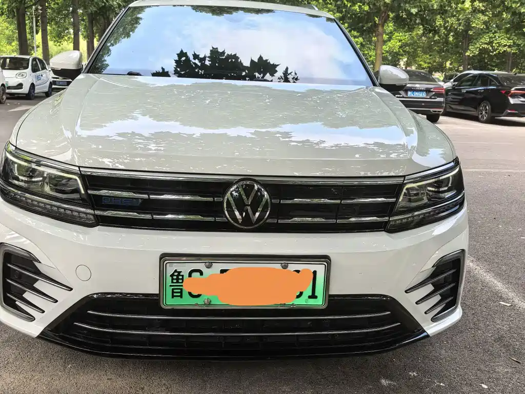 Volkswagen Tiguan L Plug-In Hybrid 2021 — фото 1