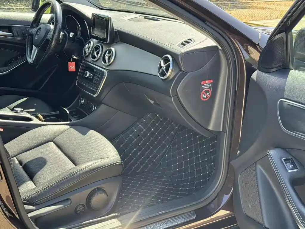 Mercedes-Benz GLA 2015 — фото 16