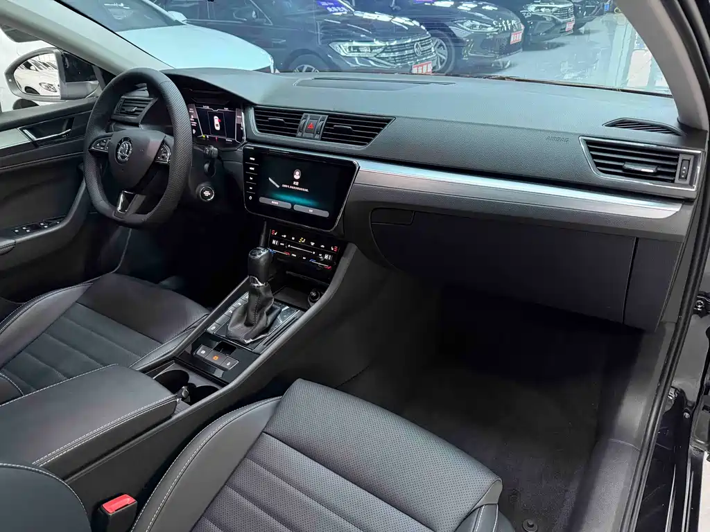 Skoda Superb 2022 — фото 18