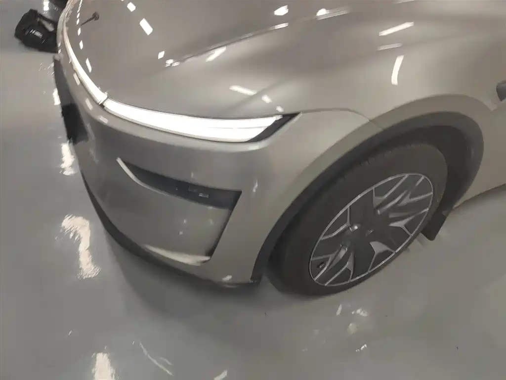 Tesla Model Y L 2025 — фото 18