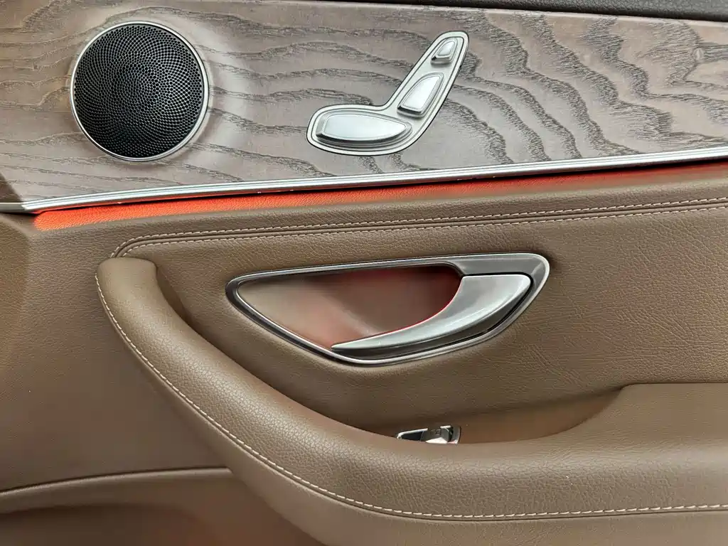 Mercedes-Benz E-Class 2020 — фото 15