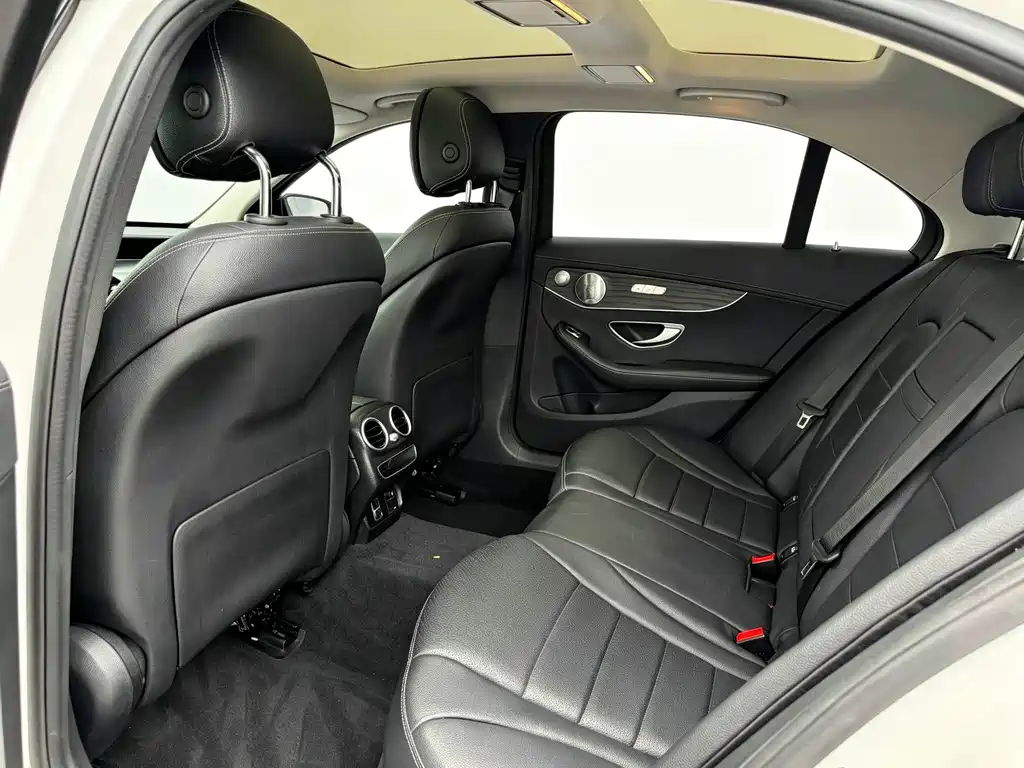 Mercedes-Benz C-Class 2022 — фото 9