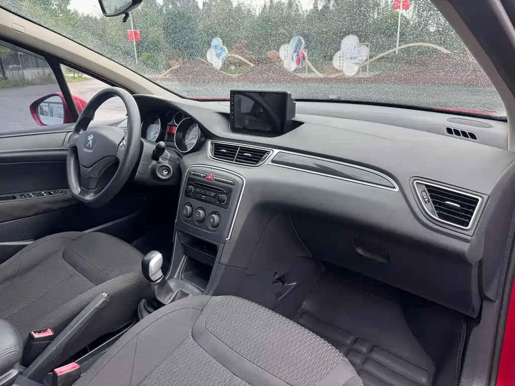 Peugeot 308 2015 — фото 16