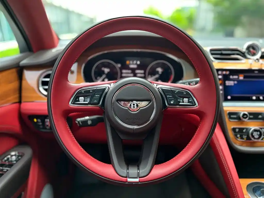 Bentley Bentayga 2020 — фото 15