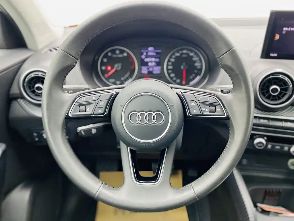 Audi Q2L 2021 — фото 8