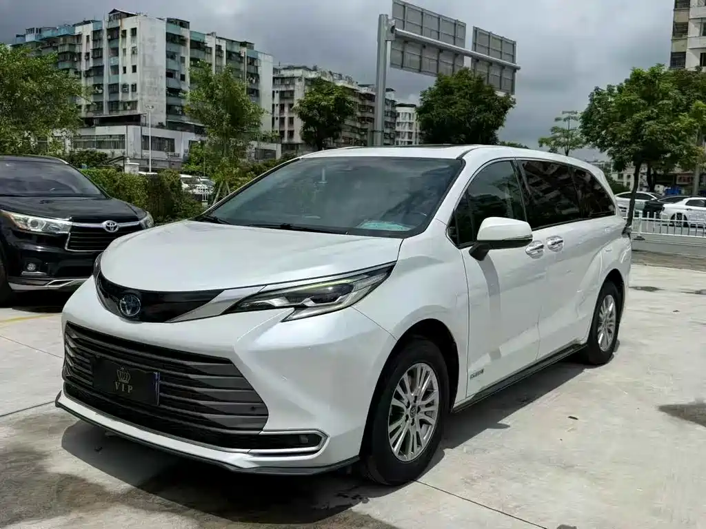 Toyota Sienna 2022 — фото 2
