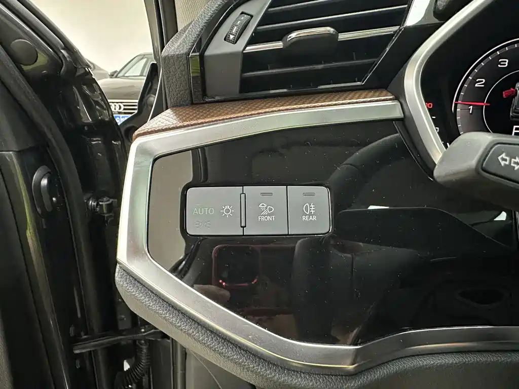 Audi Q3 2023 — фото 13