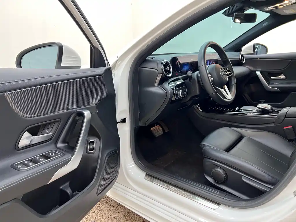 Mercedes-Benz A-Class 2019 — фото 14