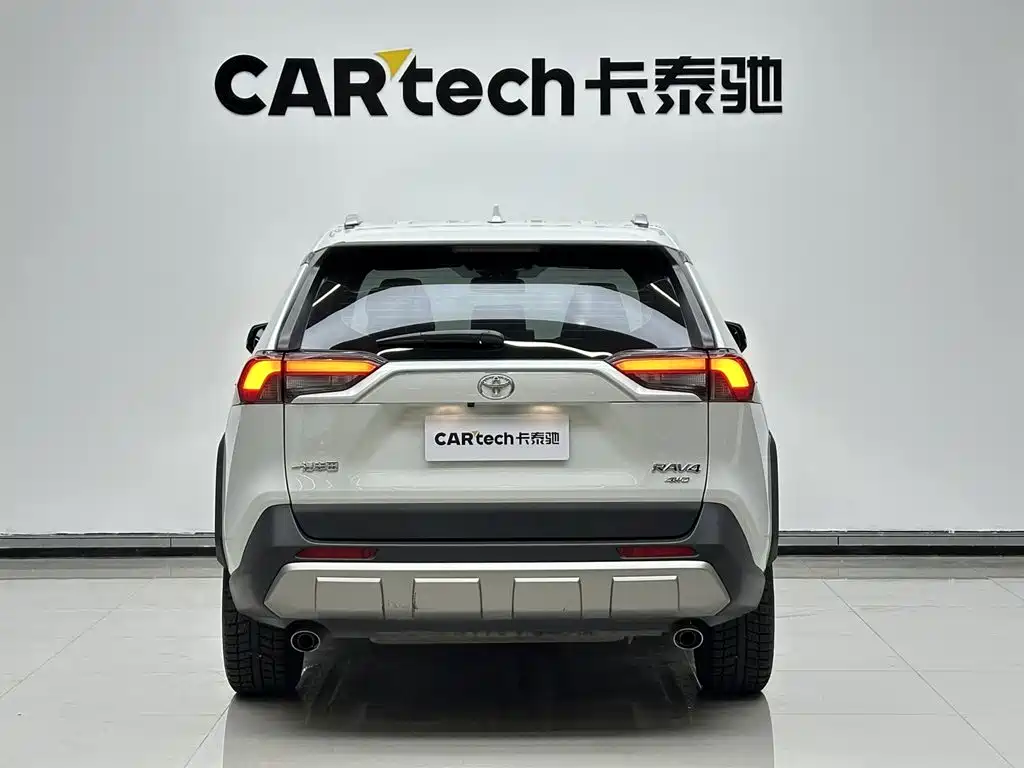 Toyota RAV4 2022 — фото 4