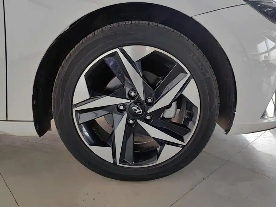 Hyundai Elantra 2022