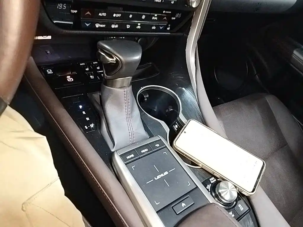 Lexus RX 2022 — фото 14