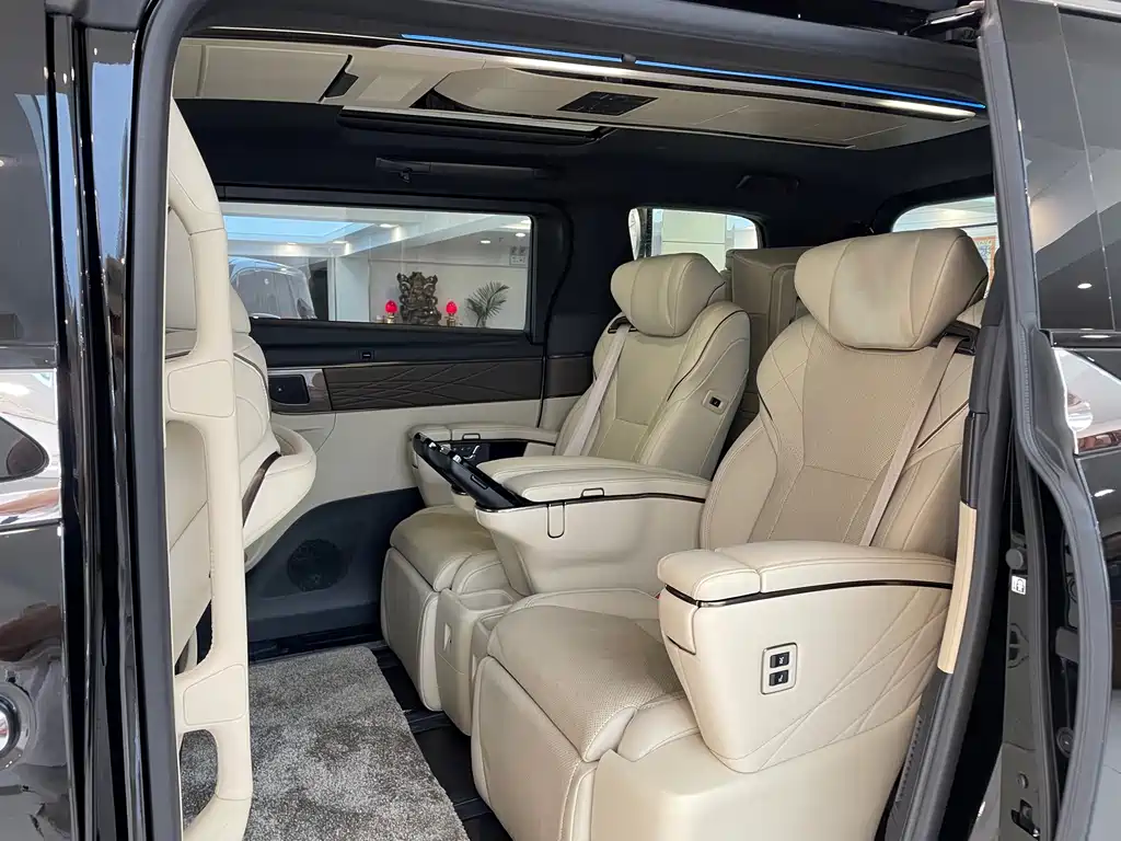 Toyota Vellfire 2024 — фото 12