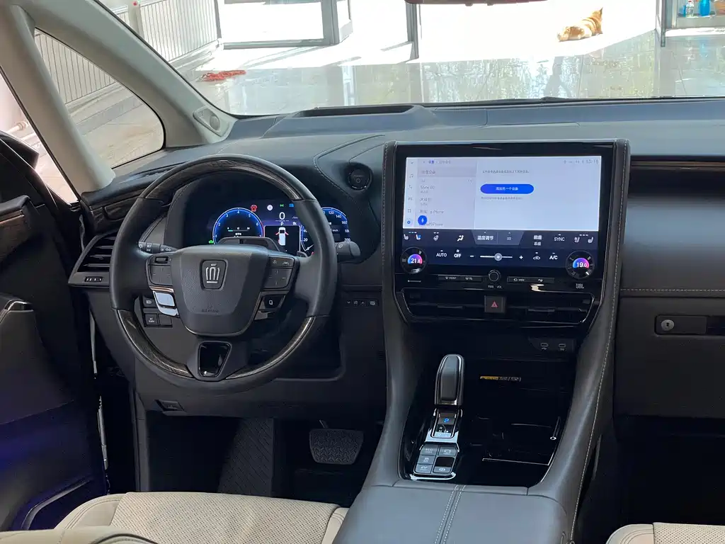 Toyota Vellfire 2024 — фото 25