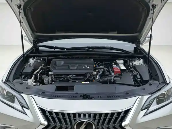 Lexus ES 2022