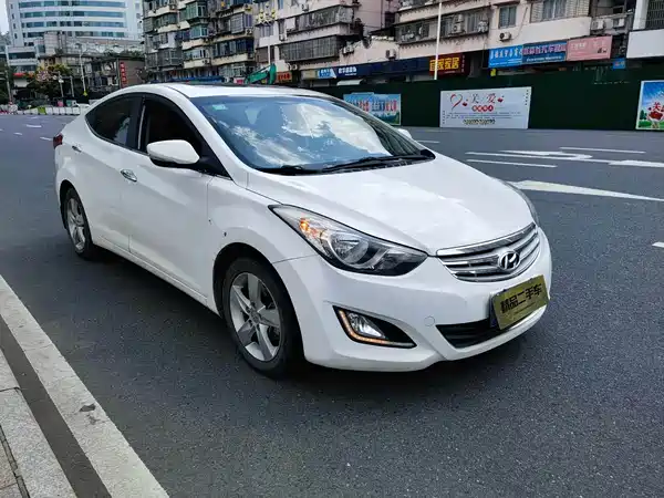 Hyundai Elantra Langdong 2012