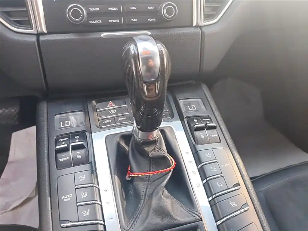 Porsche Macan 2017 — фото 14