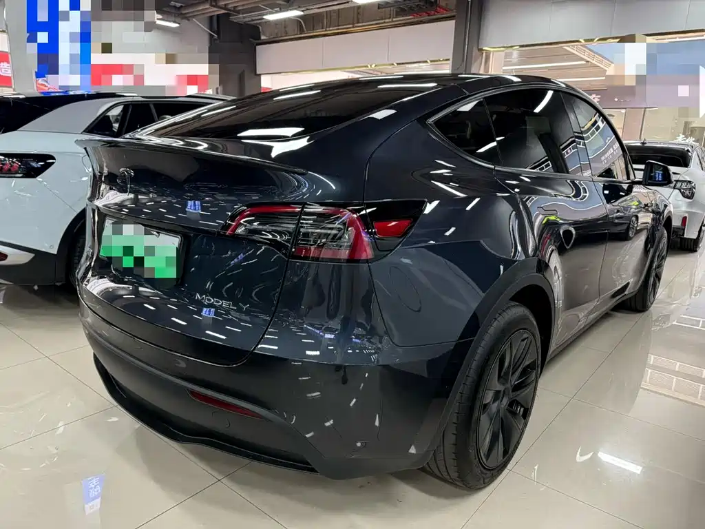 Tesla Model Y 2024 — фото 17