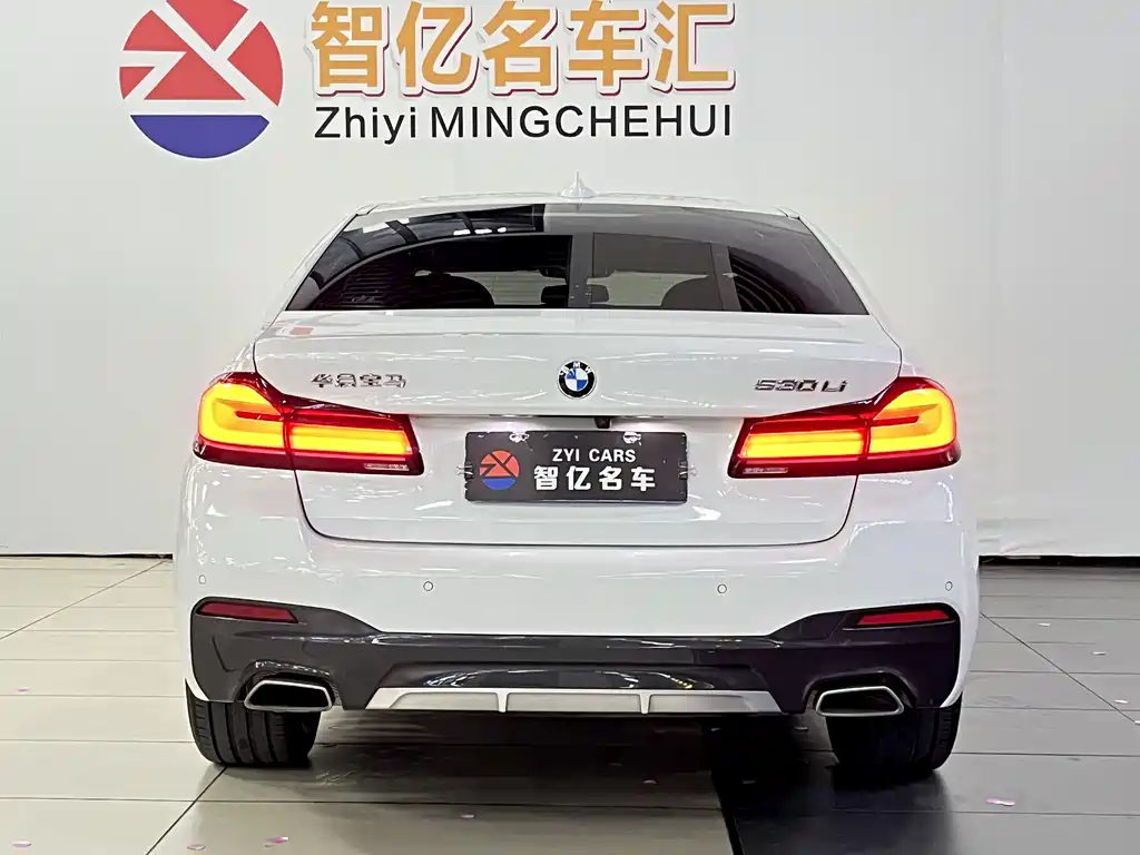 BMW 5 Series 2022 — фото 10