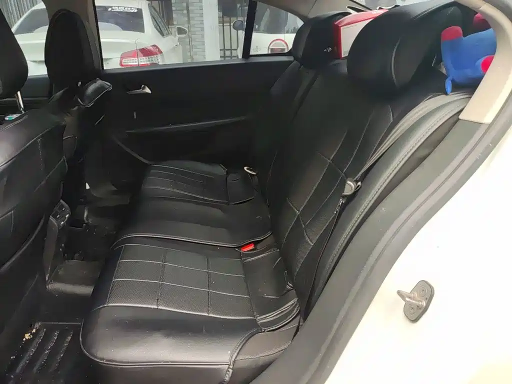 Peugeot 408 2015 — фото 18