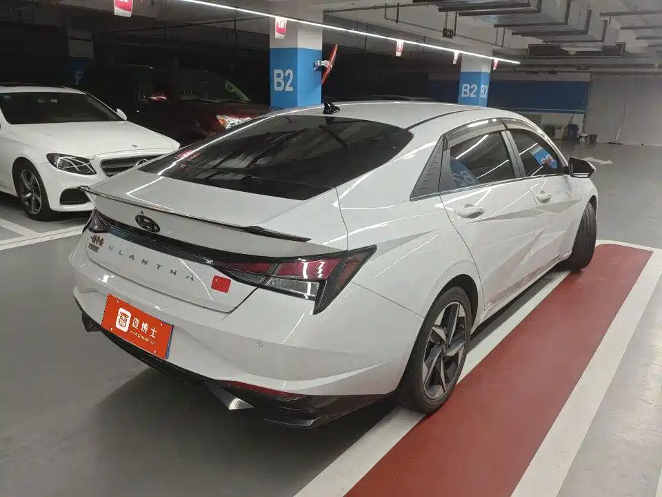 Hyundai Elantra 2022