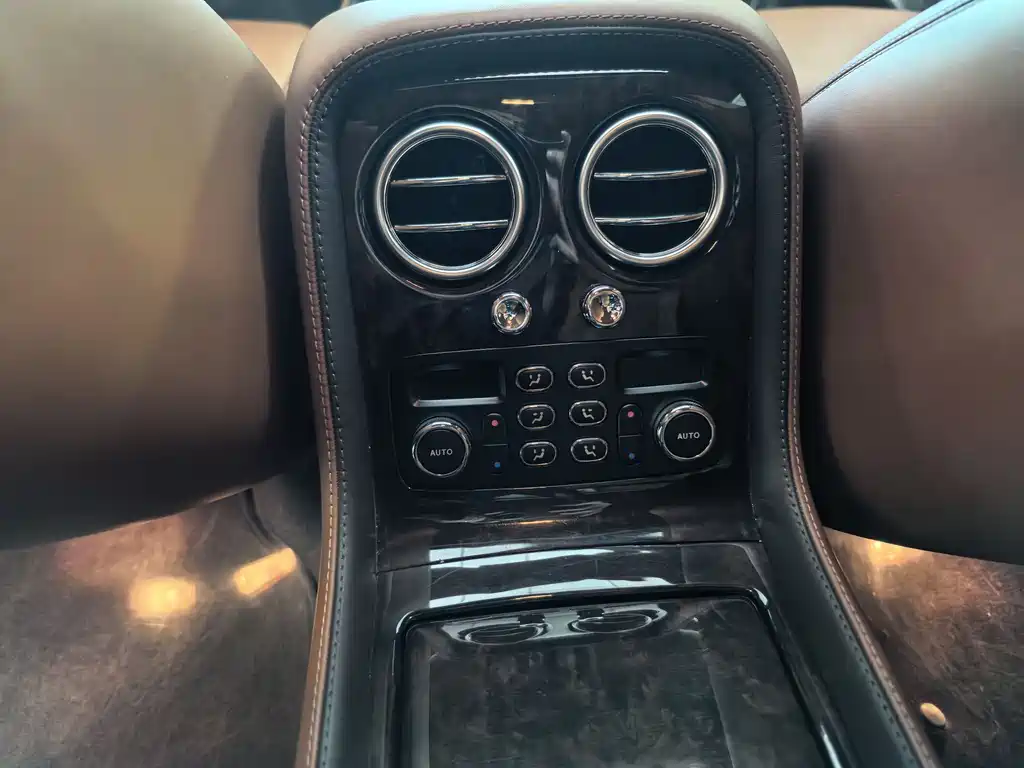 Bentley Flying Spur 2013 — фото 12