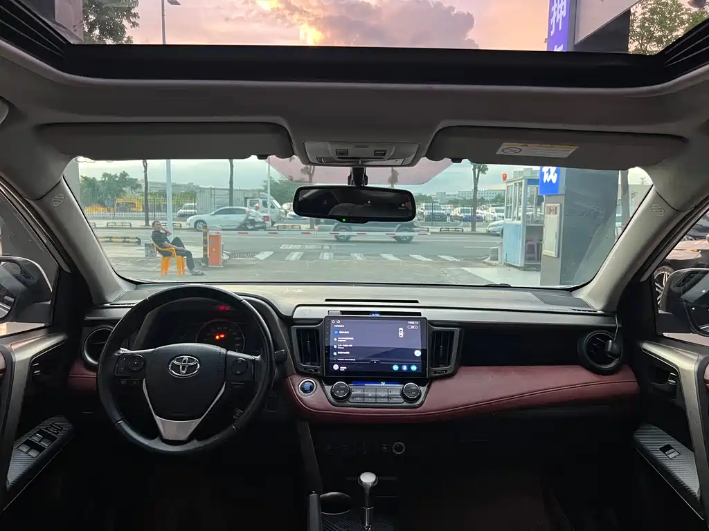 Toyota RAV4 2015 — фото 11