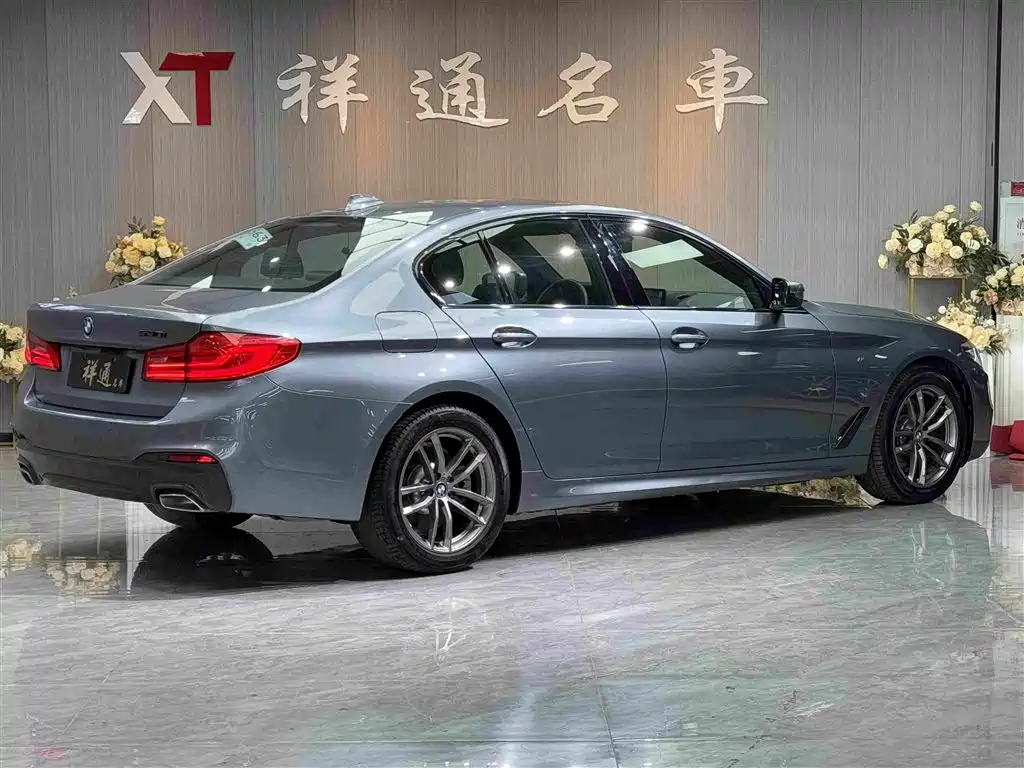 BMW 5 Series 2019 — фото 22