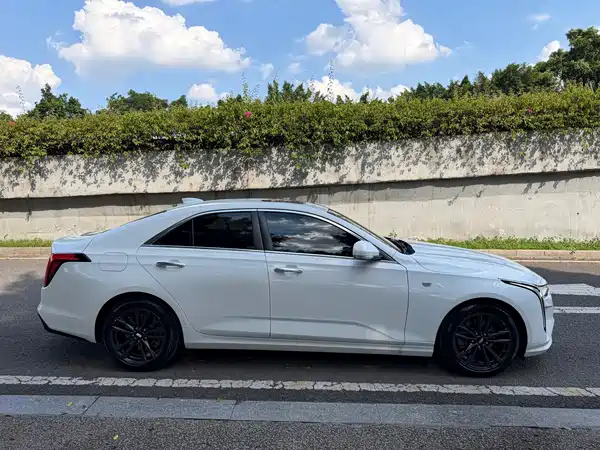 Cadillac CT4 2023