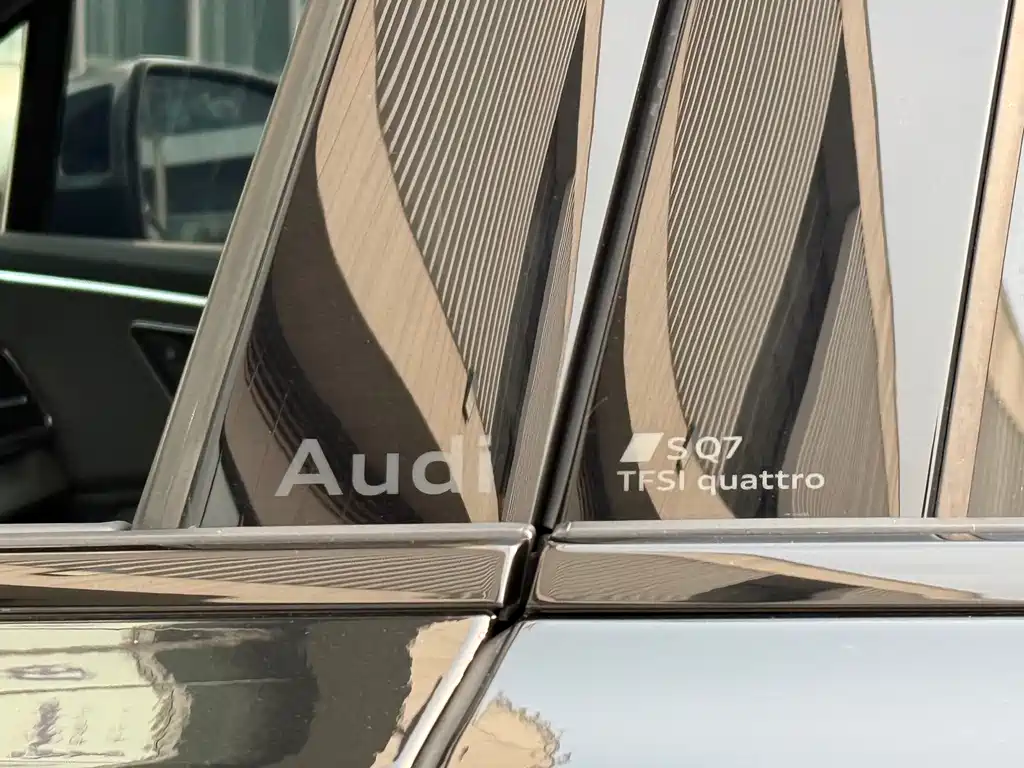 Audi SQ7 2025 — фото 13