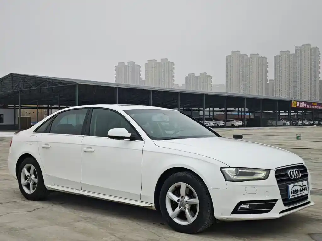 Audi A4L 2015 — фото 1