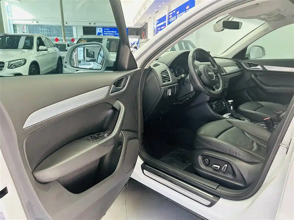 Audi Q3 2016 — фото 20