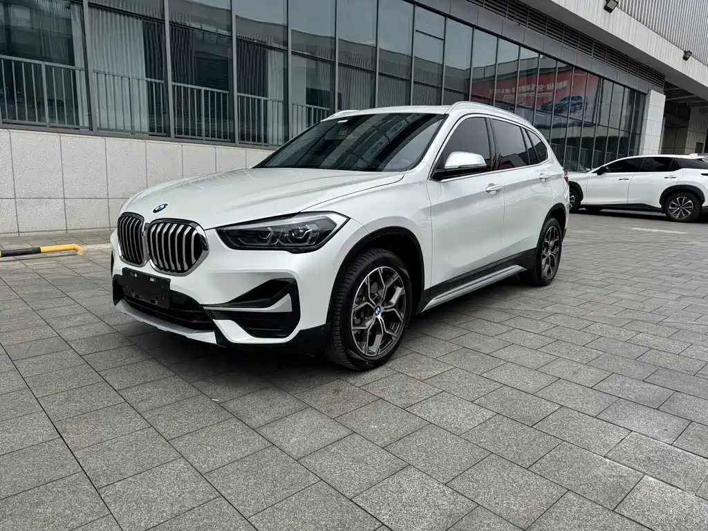 BMW X1 2022 — фото 1