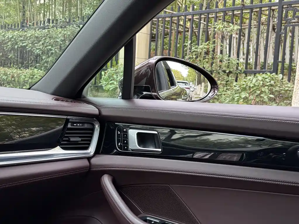 Porsche Panamera 2018 — фото 10
