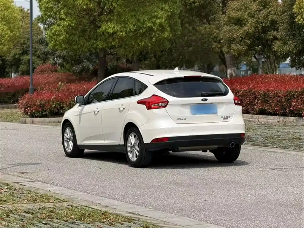 Ford Focus 2017 — фото 12