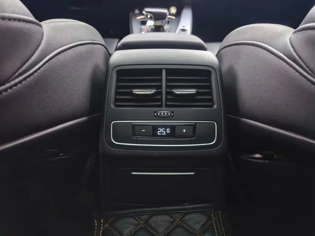 Audi A4L 2022 — фото 12