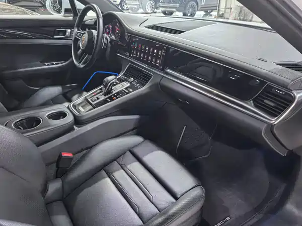 Porsche Panamera 2023