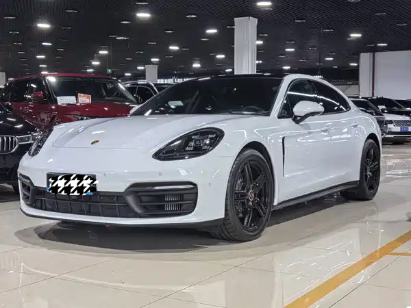 Porsche Panamera 2023