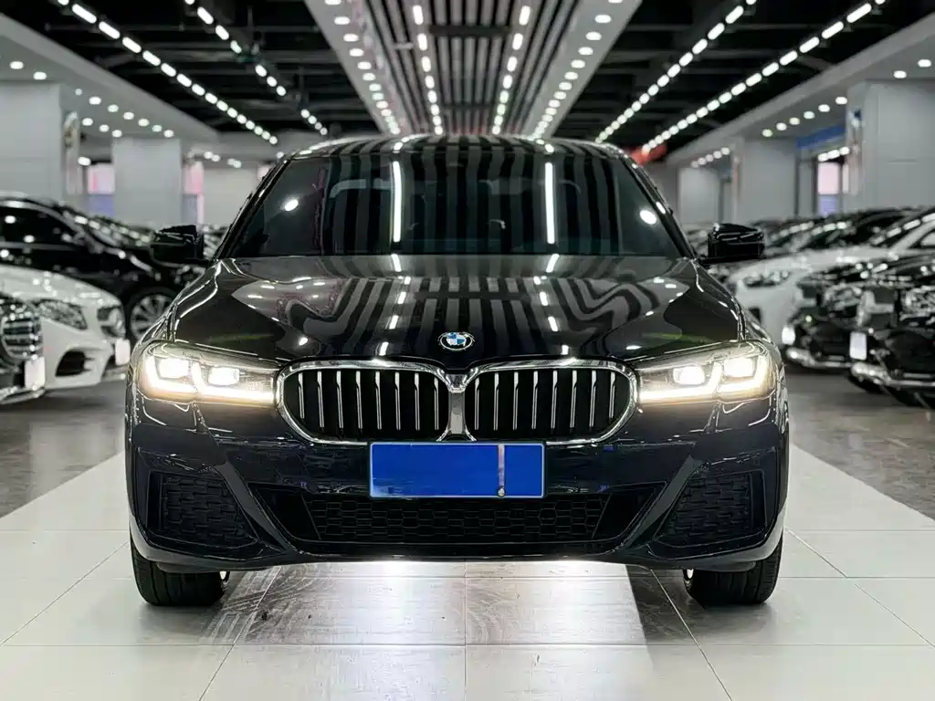 BMW 5 Series 2021 — фото 12