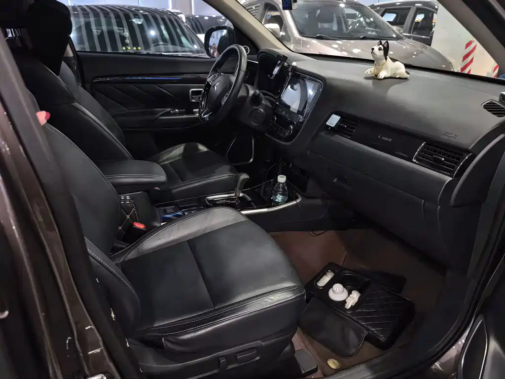 Mitsubishi Outlander 2019 — фото 13