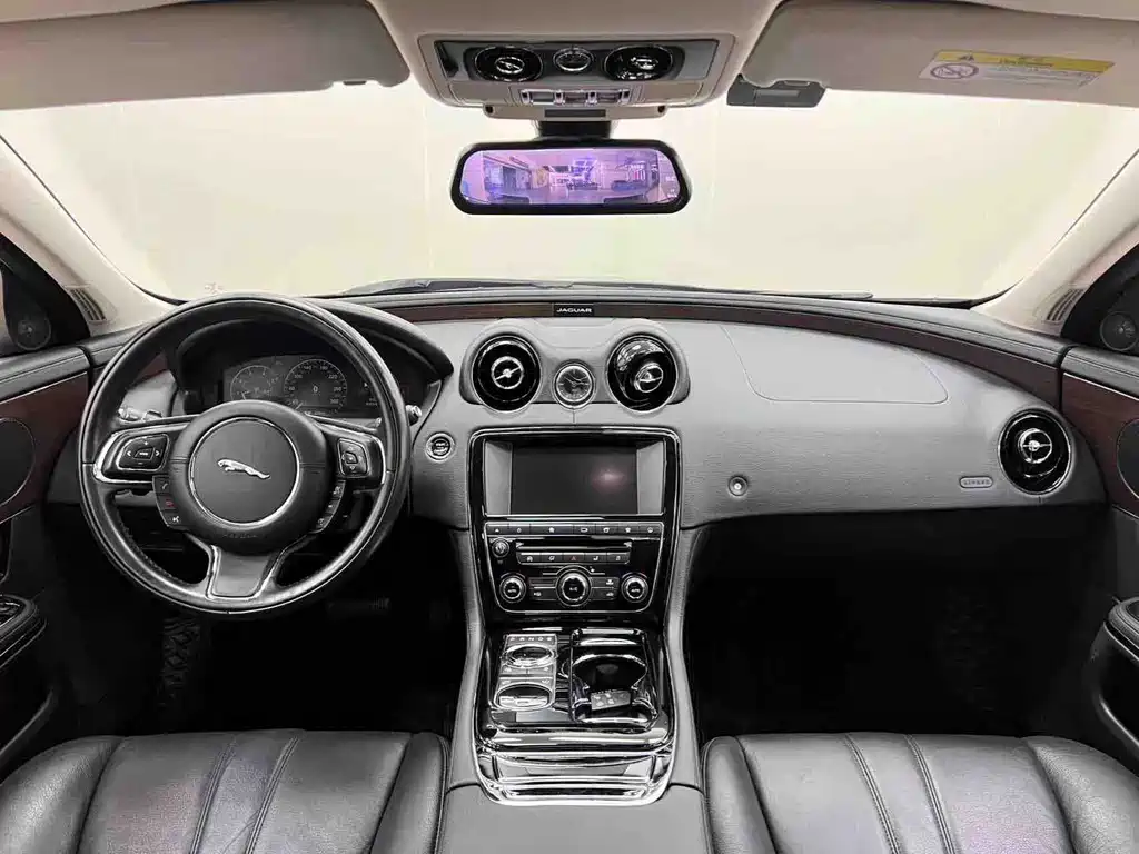 Jaguar XJ 2016 — фото 14