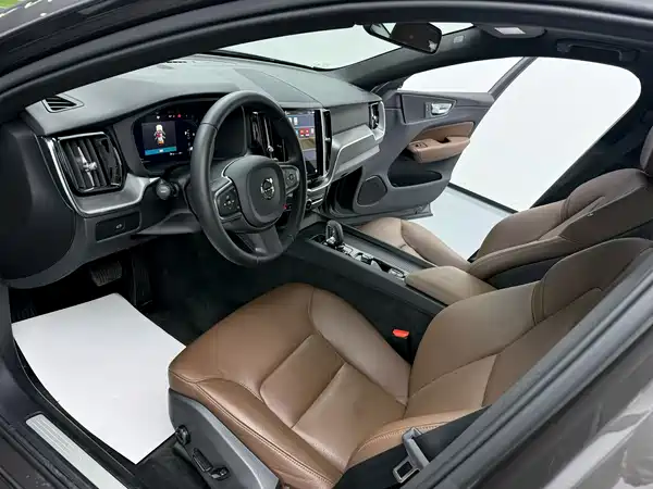 Volvo XC60 2025