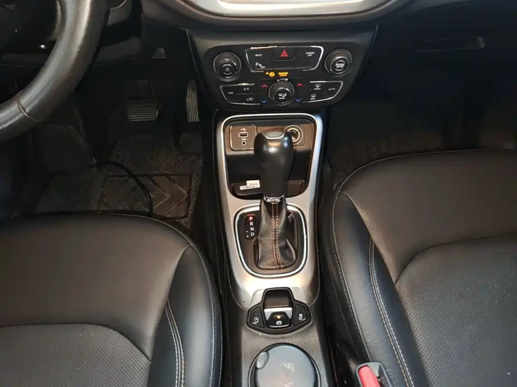 Jeep Compass 2017 — фото 14