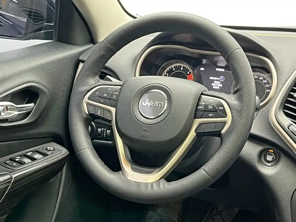 Jeep Cherokee 2017 — фото 20