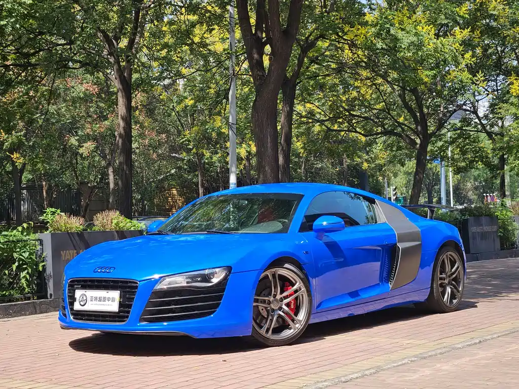 Audi R8 2009 — фото 1