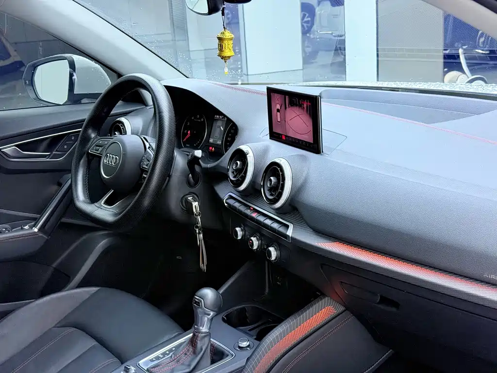 Audi Q2L 2023