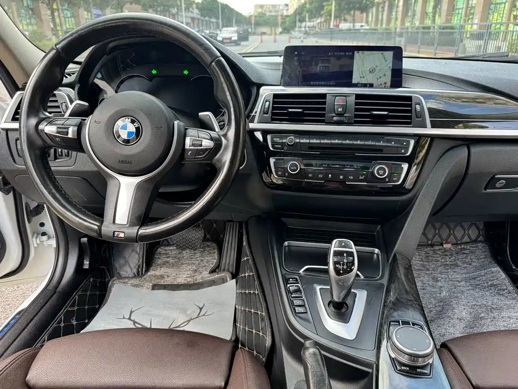 BMW 3 Series 2019 — фото 15