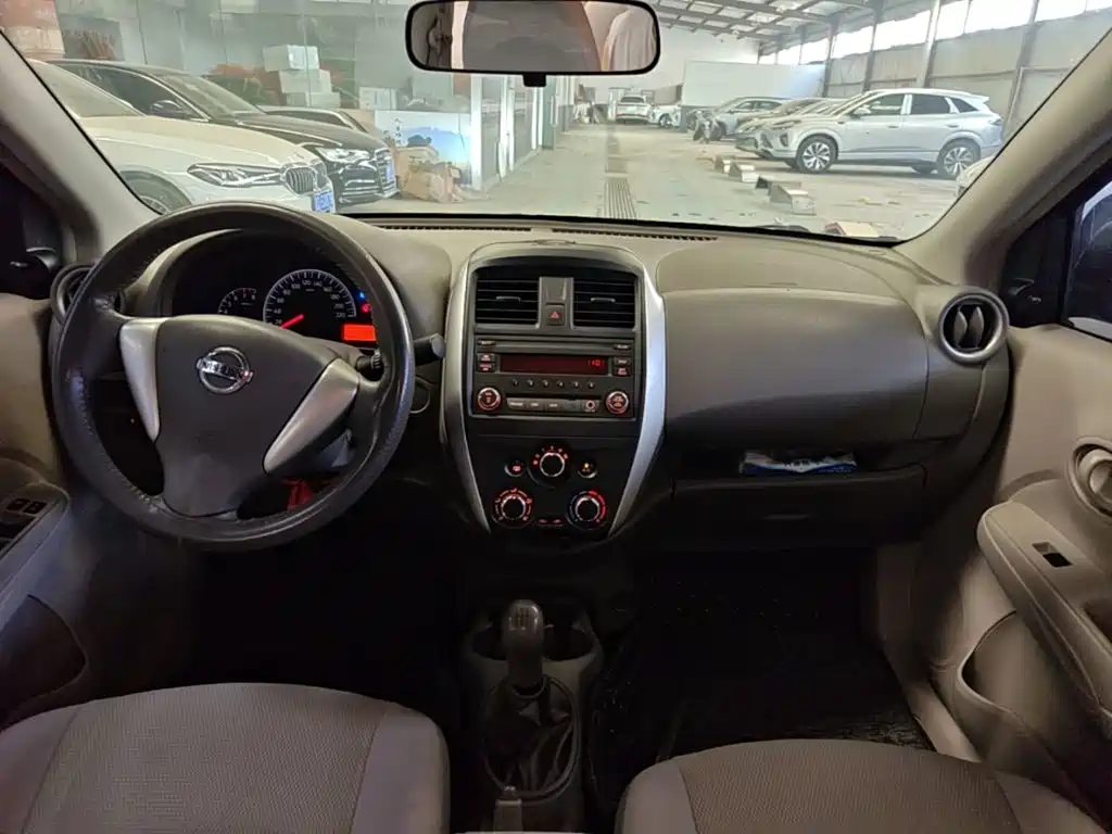 Nissan Sunny 2015 — фото 10