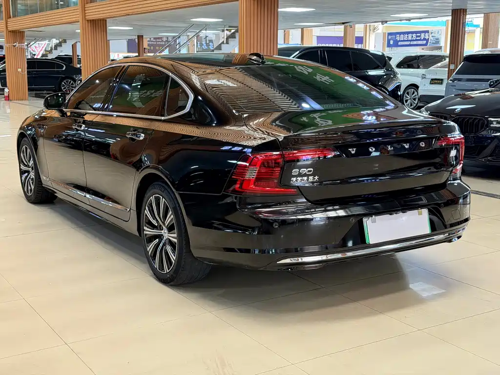 Volvo S90 Plug-In Hybrid 2022 — фото 24