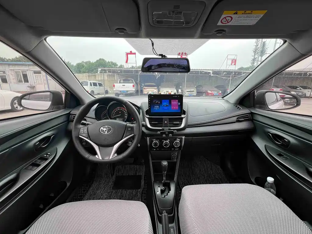 Toyota Yaris L 2022 — фото 9